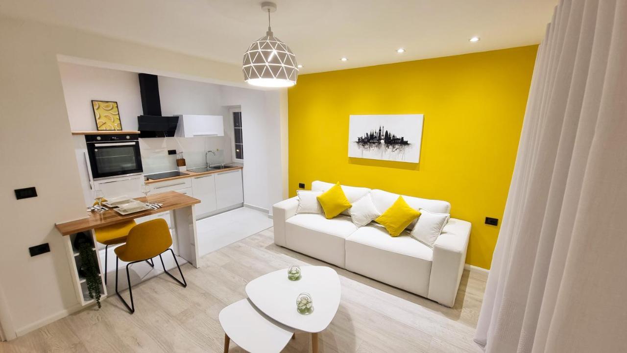 'The Yellow' Condo Berat Exteriér fotografie