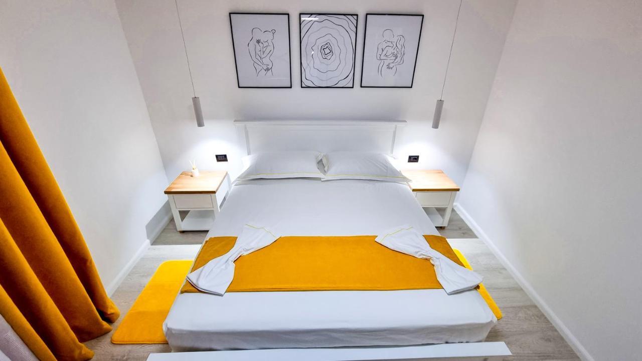'The Yellow' Condo Berat Exteriér fotografie